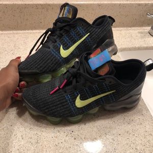 Nike Kids Size 6Y VaporMax FlyKnit3 Black/Blue Volt